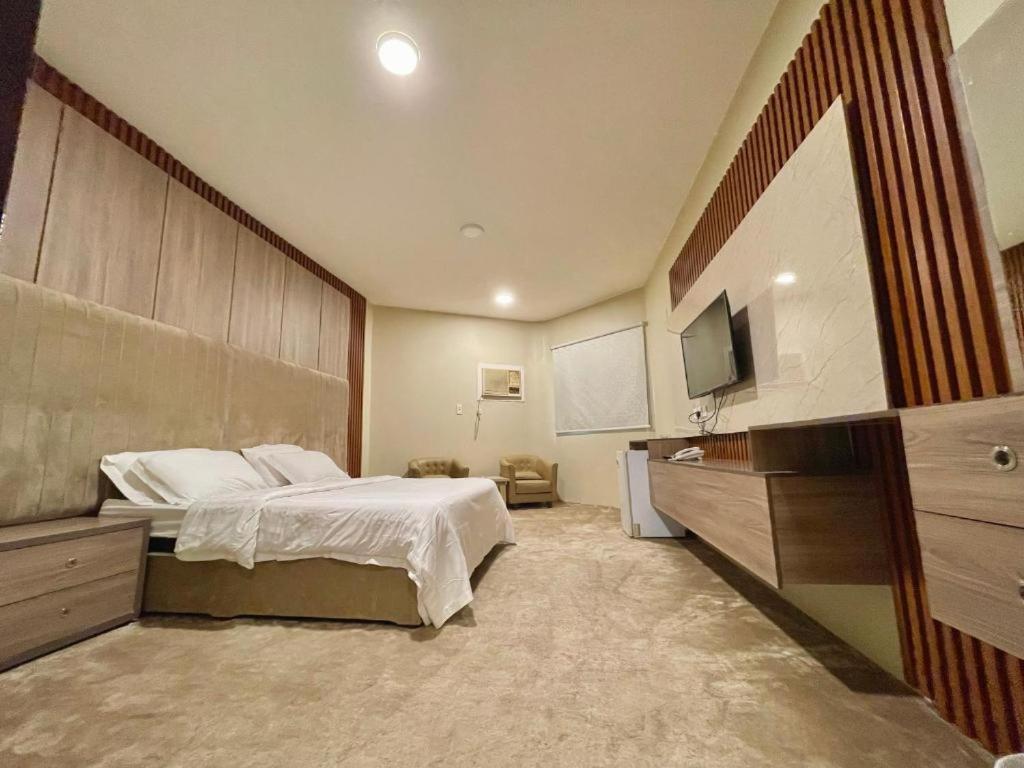 Relax Day Hotel Tabuk Buitenkant foto
